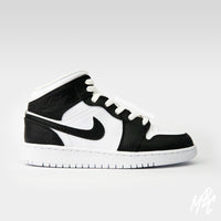 Black OG Colourway - Jordan 1 Mid | UK 3 Nike Sneakers