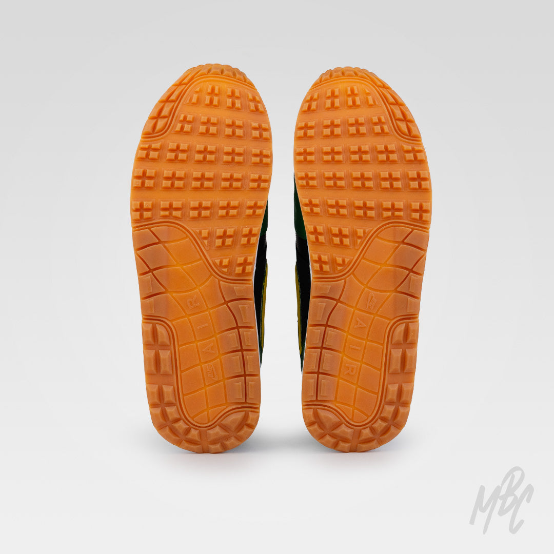 Putting Greens Air Max 1 custom golf shoes outsole view showing gum golf traction pattern for on-course grip