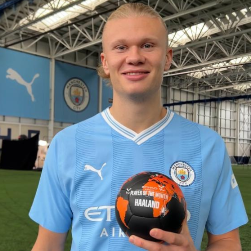 Haaland holding his custom Manchester City player of the month football