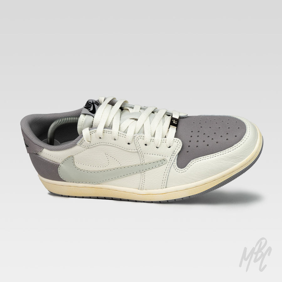 Reverse Swoosh - Jordan 1 Low OG Custom Nike Sneakers